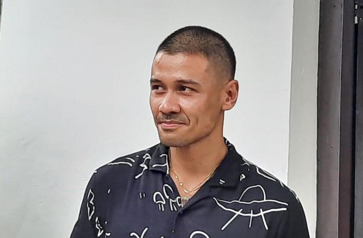 Penampilan baru Chicco Jerikho. (Matamata.com/Ismail)