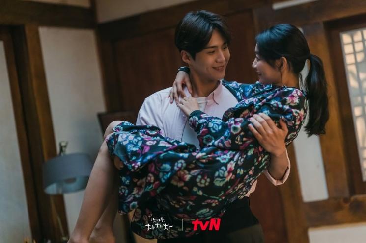 Hometown Cha-Cha-Cha (Instagram/@tvndrama.official)
