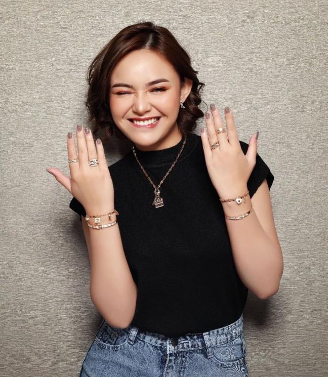 Artis Bangun Masjid (instagram/@amandamanopo)