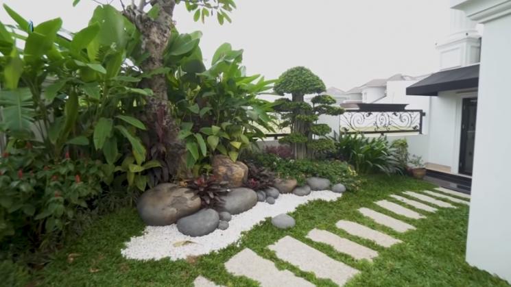 Rumah Prilly Latuconsina (YouTube/Prilly Latuconsina)