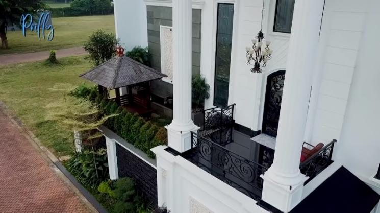Rumah Prilly Latuconsina (YouTube/Prilly Latuconsina)