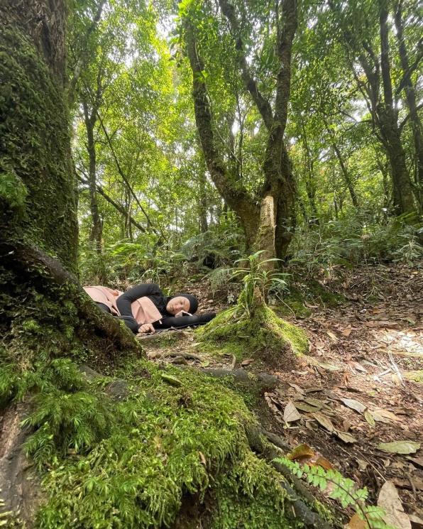 Ammar Zoni dan Irish Bella naik gunung. (Instagram/ammarzoni)