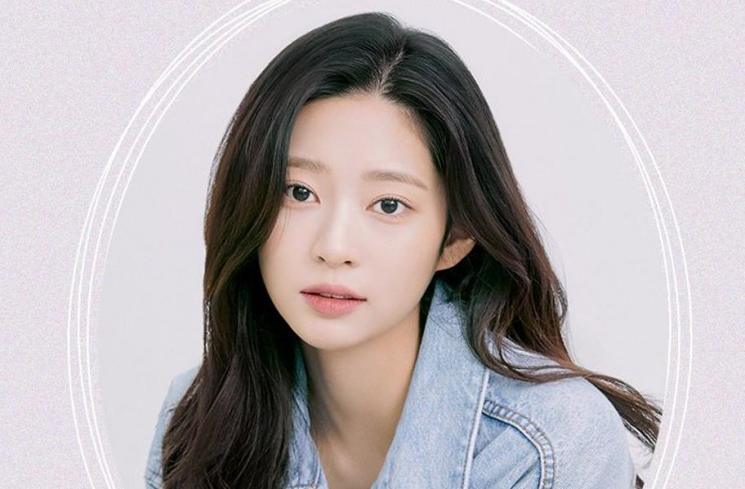 Kim Minju (Allkpop.com)