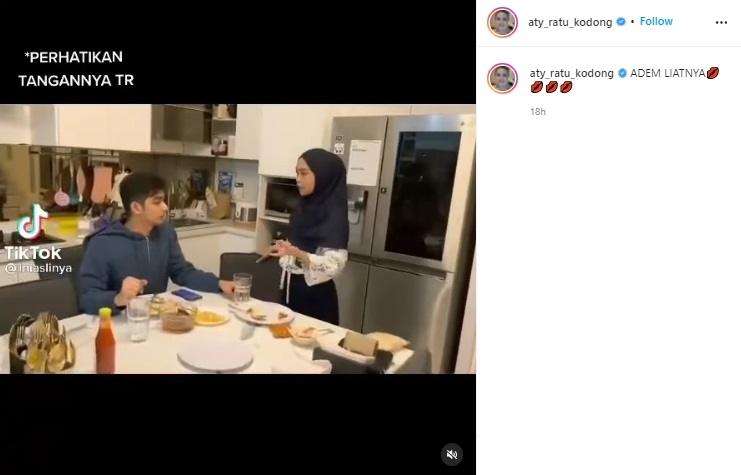 Aty Kodong posting video Ria Ricis dan Teuku Ryan. (Instagram/@aty_ratu_kodong)