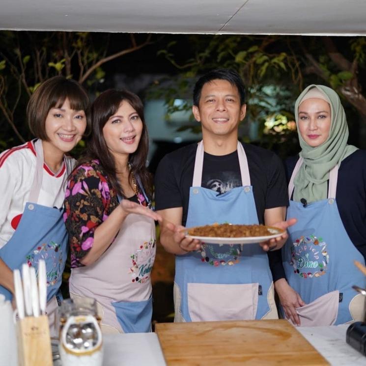 Dina Lorenza bersama Ariel NOAH. (Instagram/dina_keke_windy)