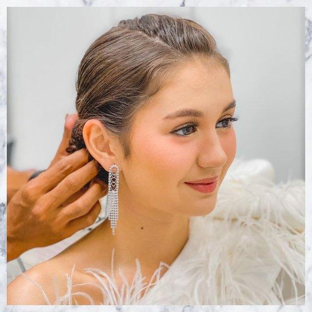 Potret penampilan full glam Zoe Jackson. (Instagram/@zoeabbasjackson)