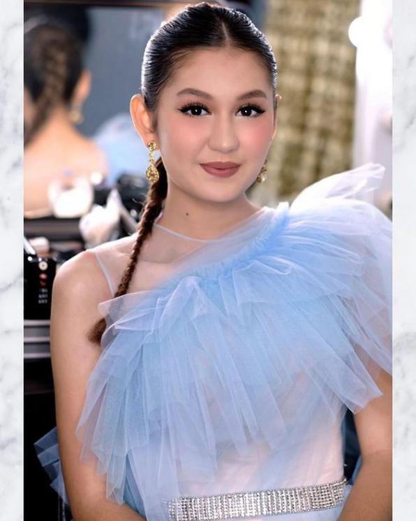 Potret penampilan full glam Zoe Jackson. (Instagram/@zoeabbasjackson)