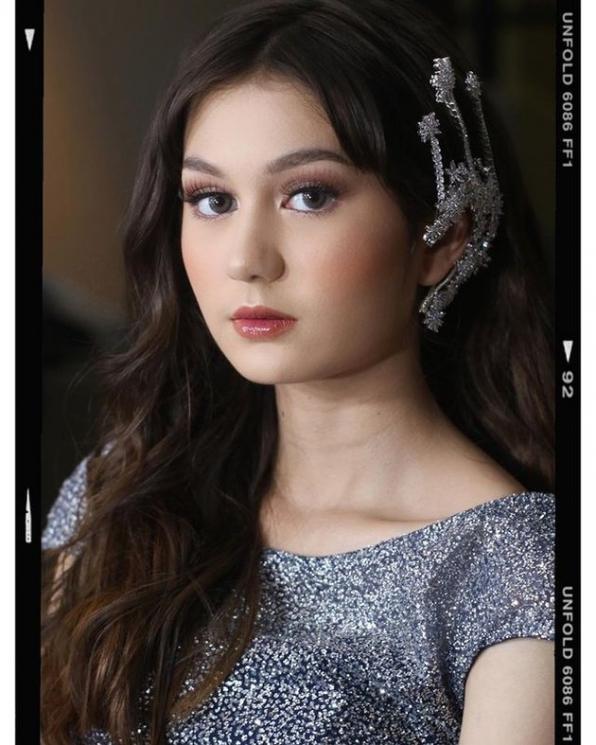 Potret penampilan full glam Zoe Jackson. (Instagram/@zoeabbasjackson)