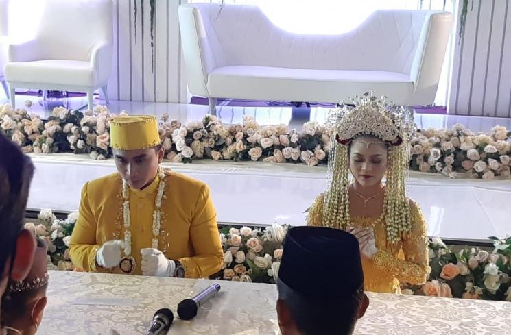 Lutfi Agizal dan Nadya Indry resmi menikah, Sabtu (9/10/2021). [MataMata.com/Ismail]