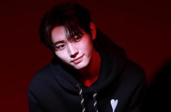 9 Potret Sunghoon ENHYPEN, MC Baru Music Bank yang Memesona dan Cute Abis