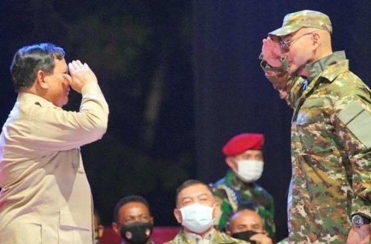 Viral Potret Deddy Corbuzier Hormat ke Prabowo. (Instagram/mastercorbuzier)