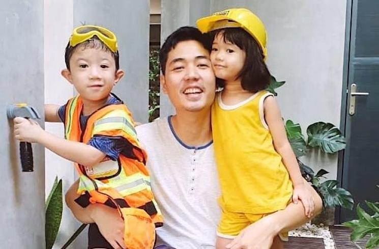 Rizky Kinos dan anaknya. (Instagram)