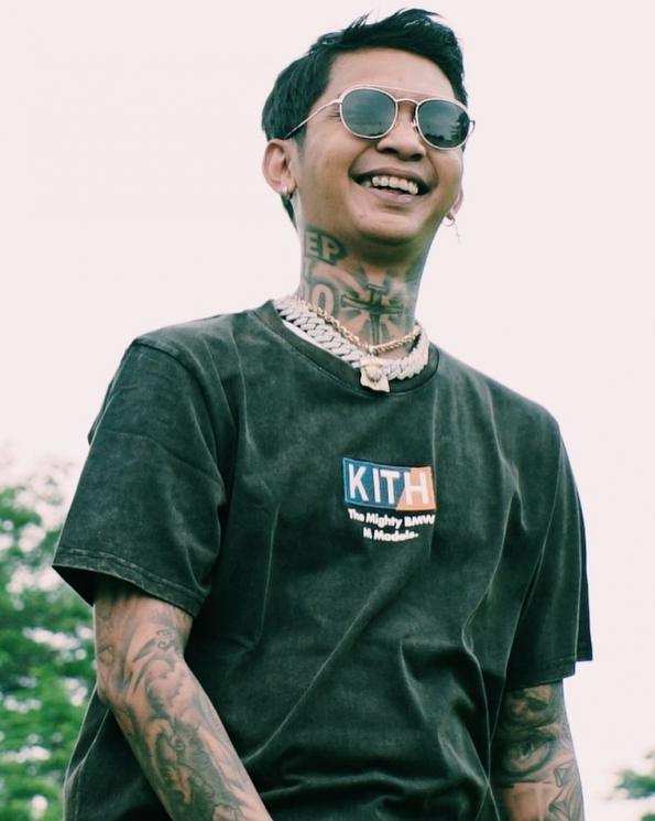 Artis Punya Tato Gambar Salib (instagram/@young_lex18)