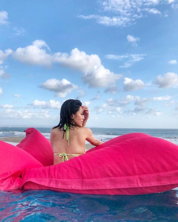 Artis Punya Tato Gambar Salib (instagram/@vickyzainal24)