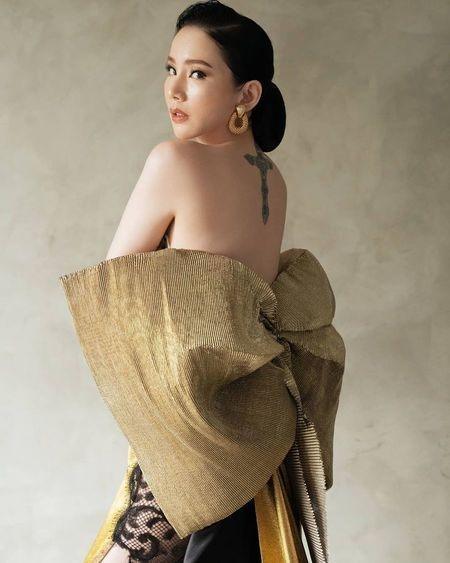 Artis Punya Tato Gambar Salib (instagram/@jill_gladys)