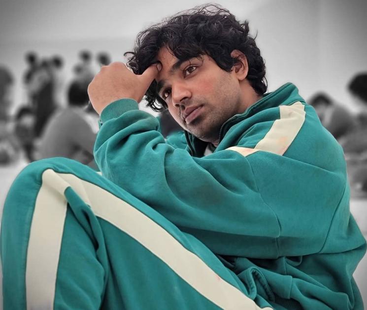 Potret Anupam Tripathi di Luar Drama (Instagram/@sangipaiya)