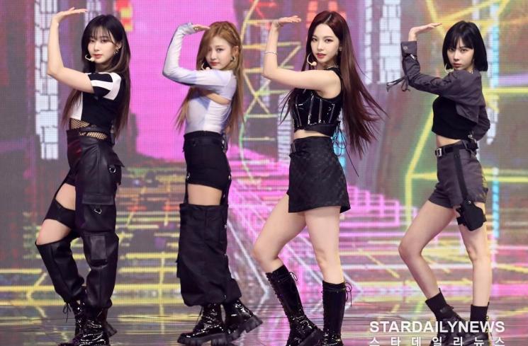 Adu Gaya Personel BLACKPINK dan aespa (sbs/stardailynews)