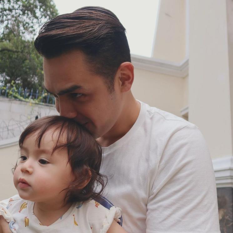 Jonas Rivanno dan Baby Chloe (Instagram/@asmirandah89)