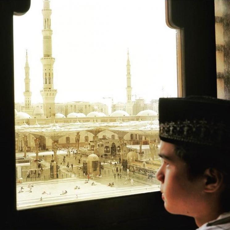 Dul Jaelani pakai peci. (Instagram/@duljaelani)