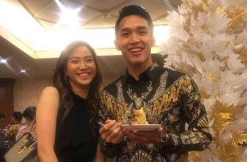 7 Gaya Pacaran Shanju Eks JKT48 dan Jonatan Christie: Gemas Banget!