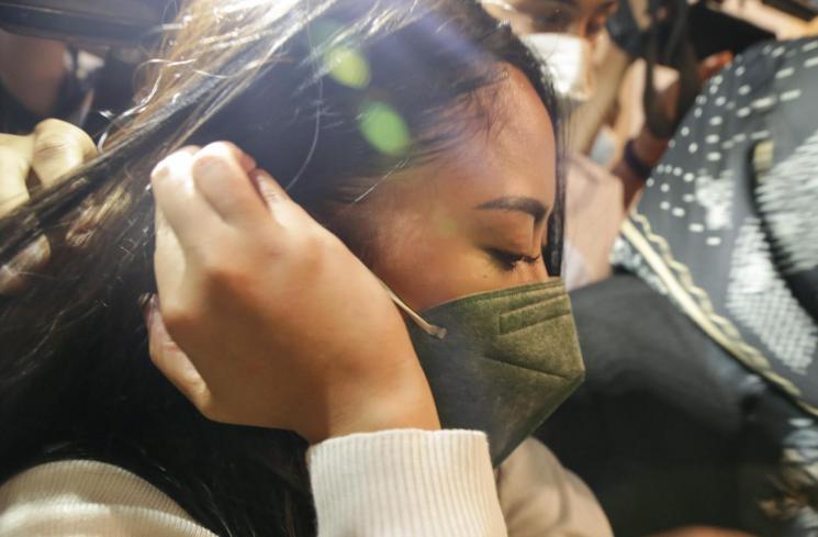 Rachel Vennya menjalani pemeriksaan di Polda Metro Jaya, Jakarta Selatan, Kamis (21/10/2021). (MataMata.com/Alfian Winanto)