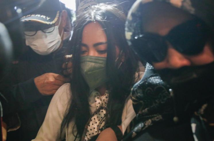 Rachel Vennya menjalani pemeriksaan di Polda Metro Jaya, Jakarta Selatan, Kamis (21/10/2021). (MataMata.com/Alfian Winanto)