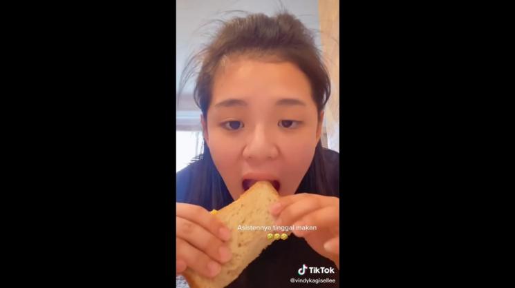 Ashanty membuatkan makanan untuk para pegawai di rumahnya. (Instagram/vindykagiselle)