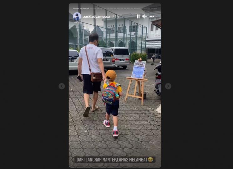 Anak Zaskia Adya Mecca mulai sekolah tatap muka. (Instagram/zaskiadyamecca)