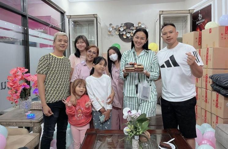 Momen Ulang Tahun Kalina Ocktaranny. (Instagram/vickyprasetyo777)