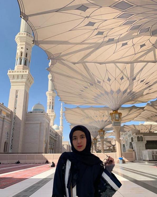 Pesona Ashilla Zee eks Blink. (Instagram/ashzahrantiara)
