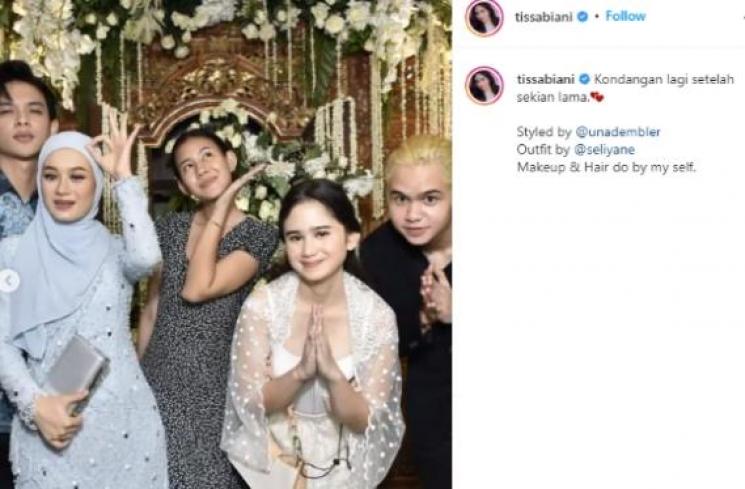 Shenina Cinnamon tak pakai makeup ke kondangan. (Instagram/@tissabiani)