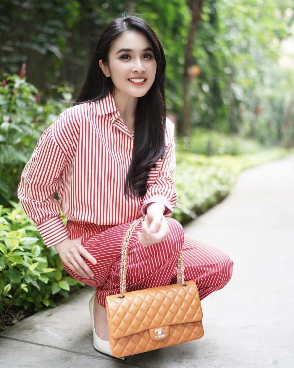 Potret Masa Kecil Sandra Dewi (Instagram/sandradewi88)