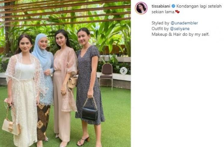 Shenina Cinnamon tak pakai makeup ke kondangan. (Instagram/@tissabiani)
