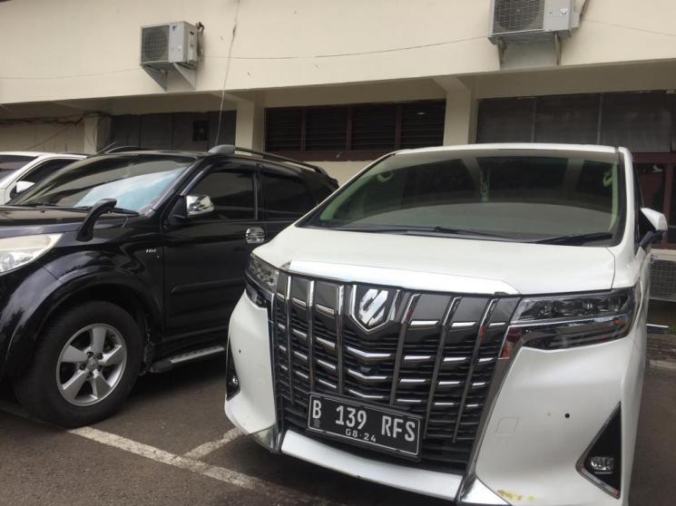 Mobil pelat RFS milik Rachel Vennya ganti warna. (MataMata.com/Yuliani)