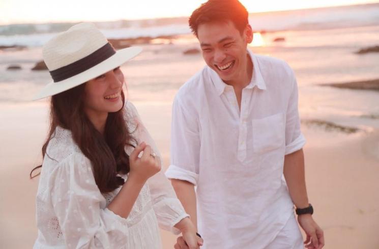 Gaya Pacaran Chelsea Islan dan Rob Clinton (Instagram/samantha_barbara26)