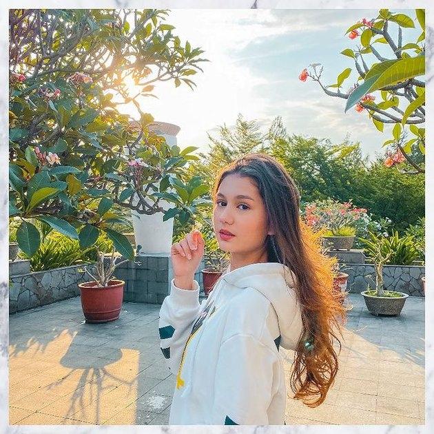 Gaya Rambut Zoe Jackson. (Instagram/zoeabbasjackson/mag)