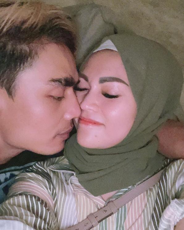 Kemesraan Charly Van Houten dan Regina (instagram/regina_irawan03)