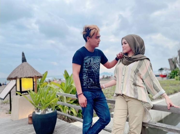 Kemesraan Charly Van Houten dan Regina (instagram/regina_irawan03)