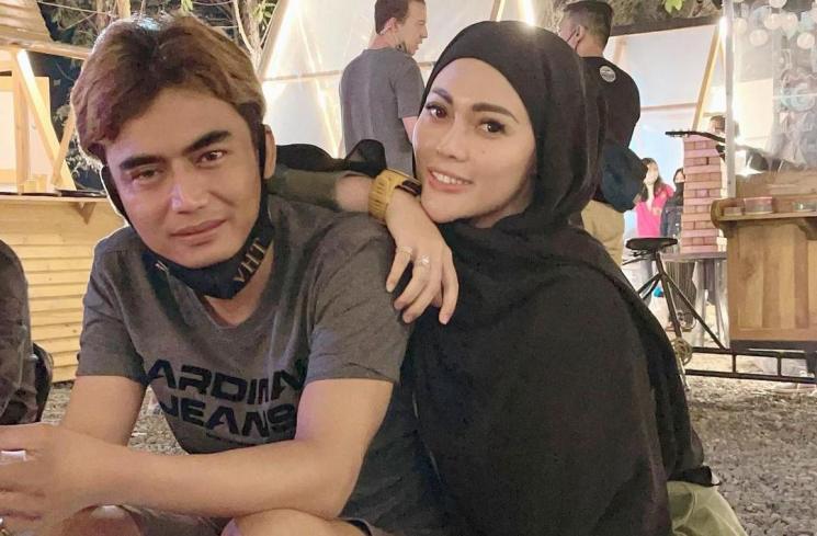 Charly Van Houten dan Regina (instagram/regina_irawan03)
