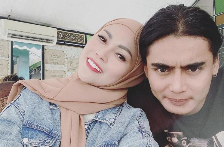Kemesraan Charly Van Houten dan Regina (instagram/regina_irawan03)