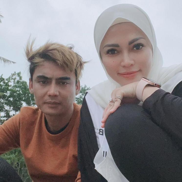 Kemesraan Charly Van Houten dan Regina (instagram/regina_irawan03)