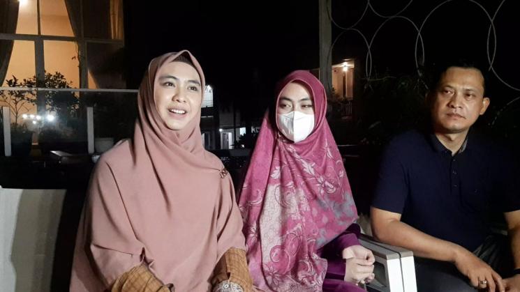 Oki Setiana Dewi dan Shindy Kurnia Putri [MataMata.com/Yuliani]