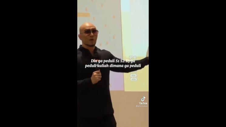 Viral video Deddy Corbuzier bahas kriteria pelamar kerja. (TikTok, Instagram/mastercorbuzier)