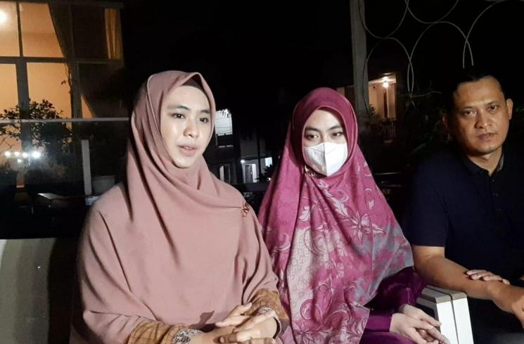 Oki Setiana Dewi dan Shindy Kurnia Putri [MataMata.com/Yuliani]