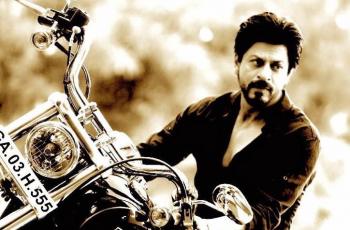 Shah Rukh Khan dan Salman Khan Selfie Bareng, Bikin Netizen Salfok: Legend Semua