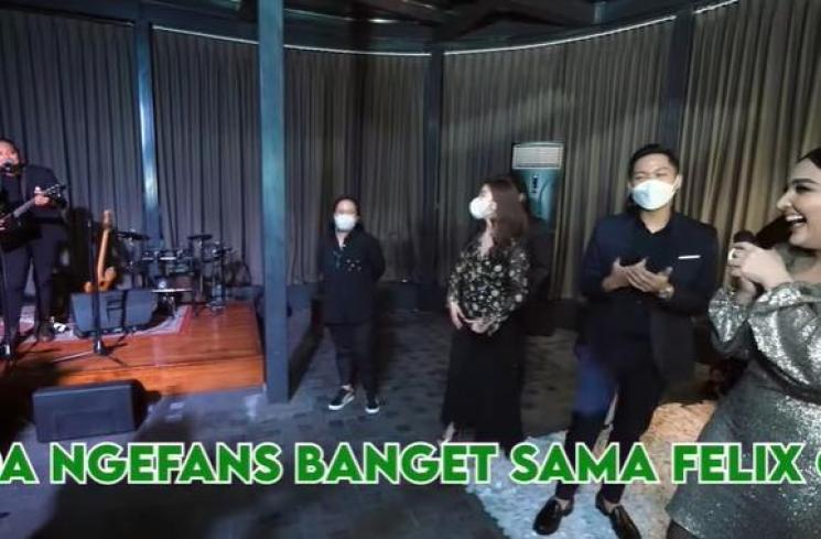 Ashanty dipertemukan dengan Felix. (Youtube/TheHermansyah)