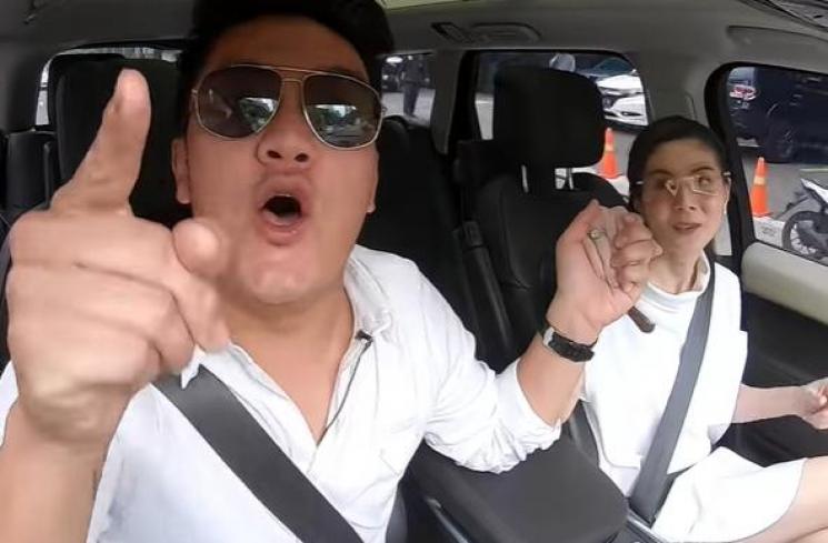 Boy William dan calon mertuanya, Margaret Vivi. (Youtube/BoyWilliam)
