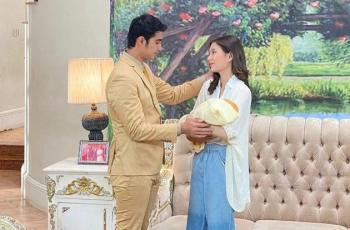 6 Potret Zoe Jackson Gendong Bayi, Disebut Cocok Jadi Ibu!