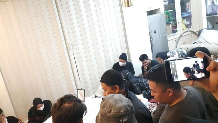 Jenazah Vanessa Angel dan Bibi Ardiansyah tiba di rumah duka. [MataMata.com/Muhammad Anzar Anas]