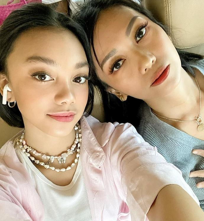 Artis yang Pernah Satu Film dengan Orangtua (Instagram/@riafinola)